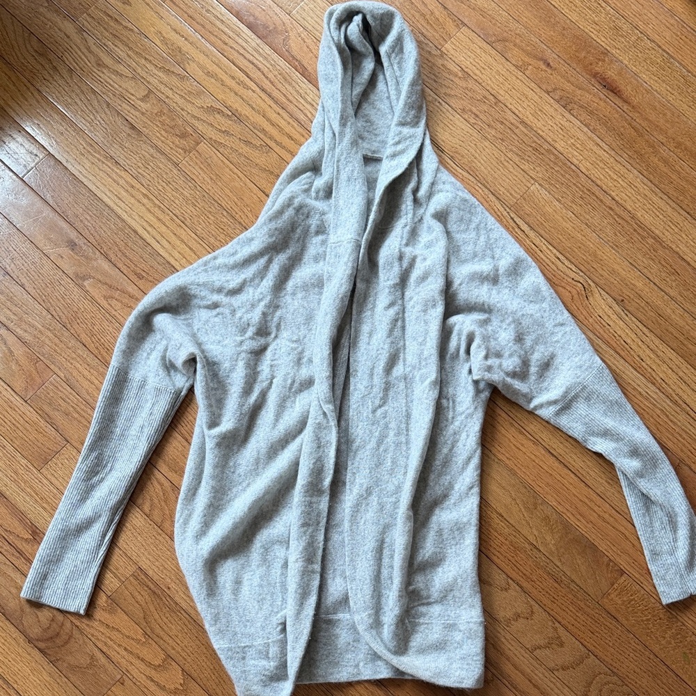 Neiman Marcus 100% Cashmere Cozy Sweater